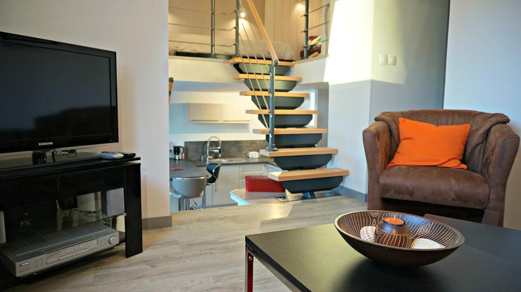 Little Suite - Nathan Lille Bilik gambar