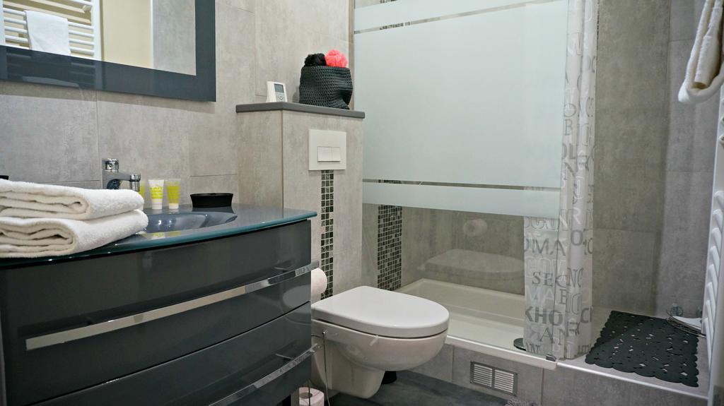 Little Suite - Nathan Lille Bilik gambar