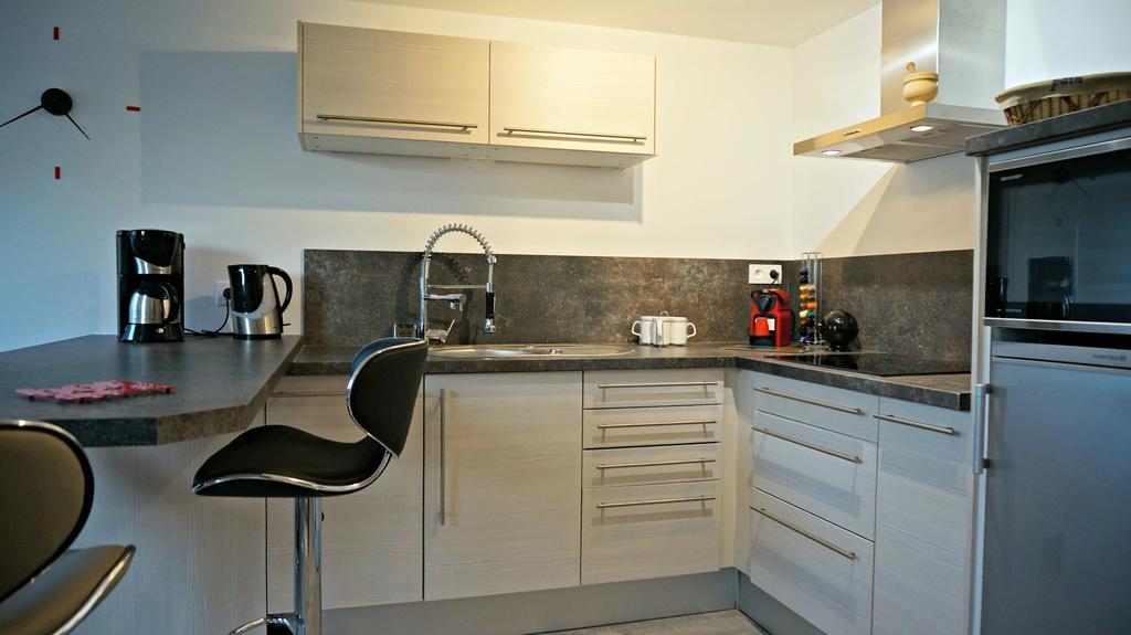 Little Suite - Nathan Lille Bilik gambar