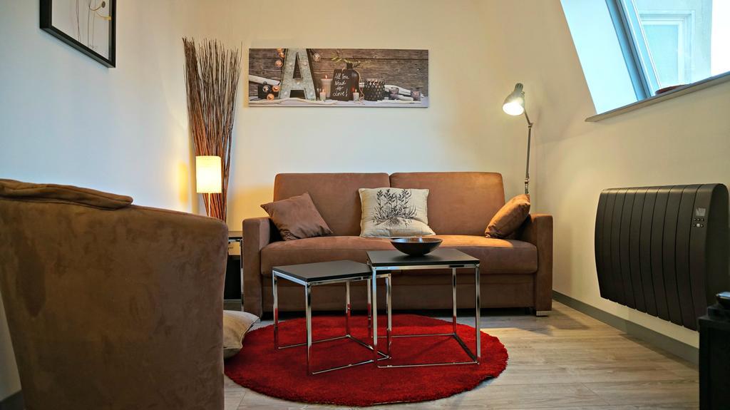 Little Suite - Nathan Lille Bilik gambar
