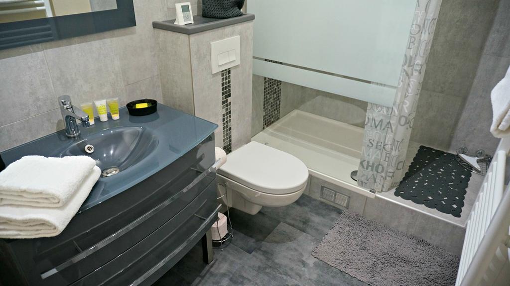 Little Suite - Nathan Lille Bilik gambar